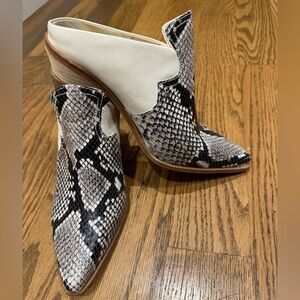 Gianni Bini Macnelle Western Slip-on Mule Booties black white snake print sz 7.5